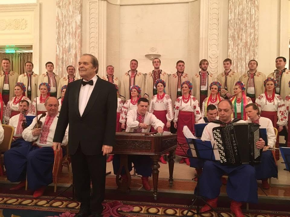 З оркестром на сцені